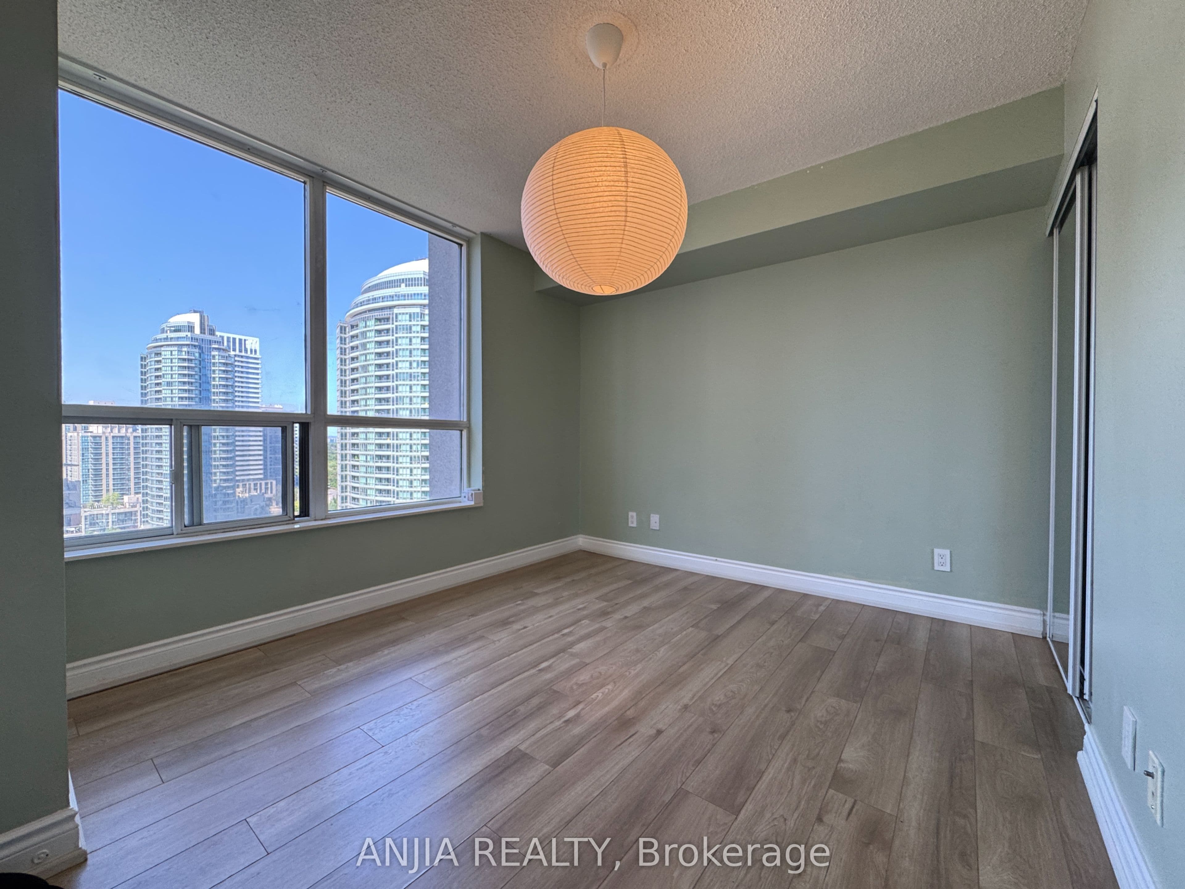 Property at 10 Northtown Way 1811, Toronto, ON M2N 7L4